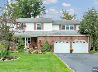 517 Marion Ln, Paramus, NJ 07652