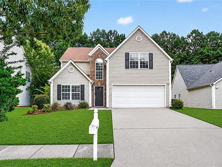 325 Shadowbrooke Cir — Photo 1