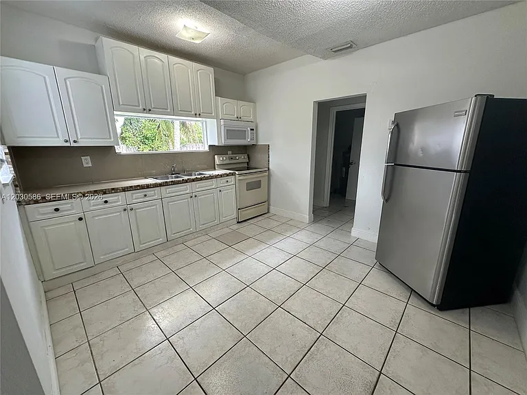 2135 Lincoln St — Photo 9