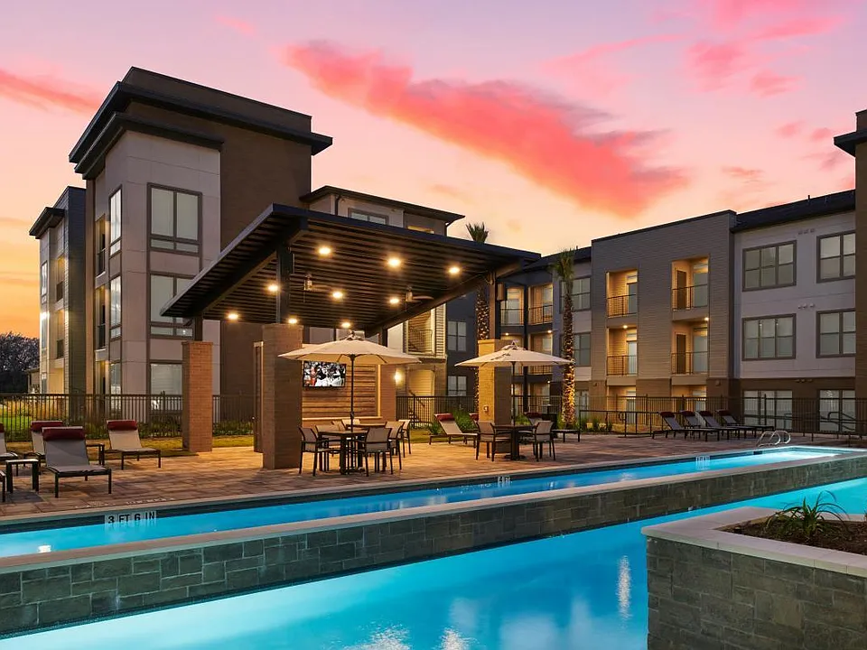 Lake Walk at Traditions Apartments
