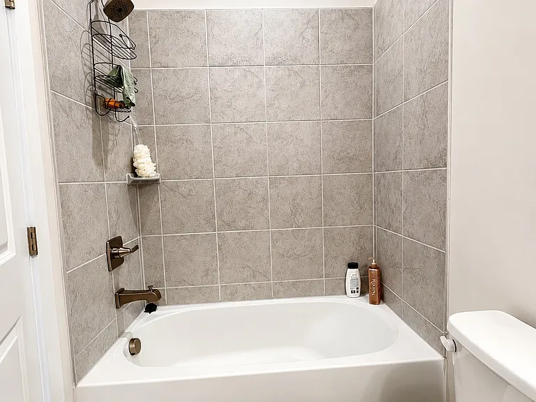 third floor bathroom 2