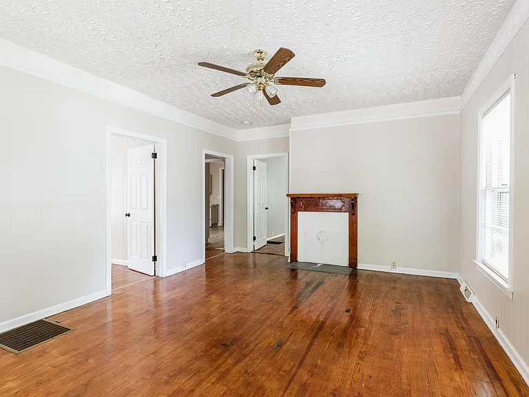 8 A St — Photo 5