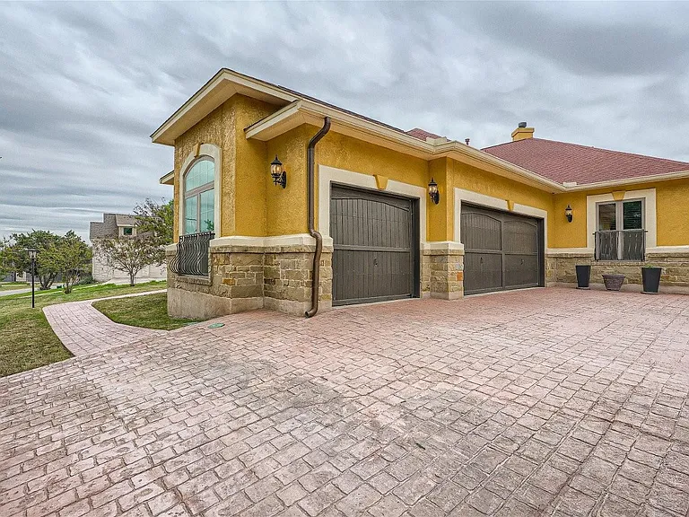 15207 Nightingale Ln — Photo 5