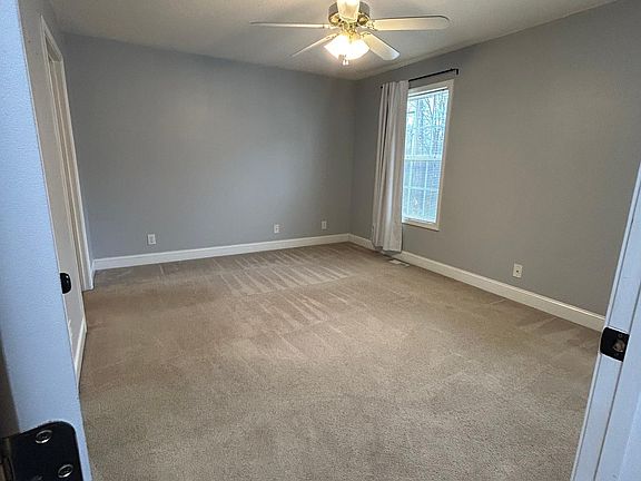 2nd image of 211 Wildwood Dr #B