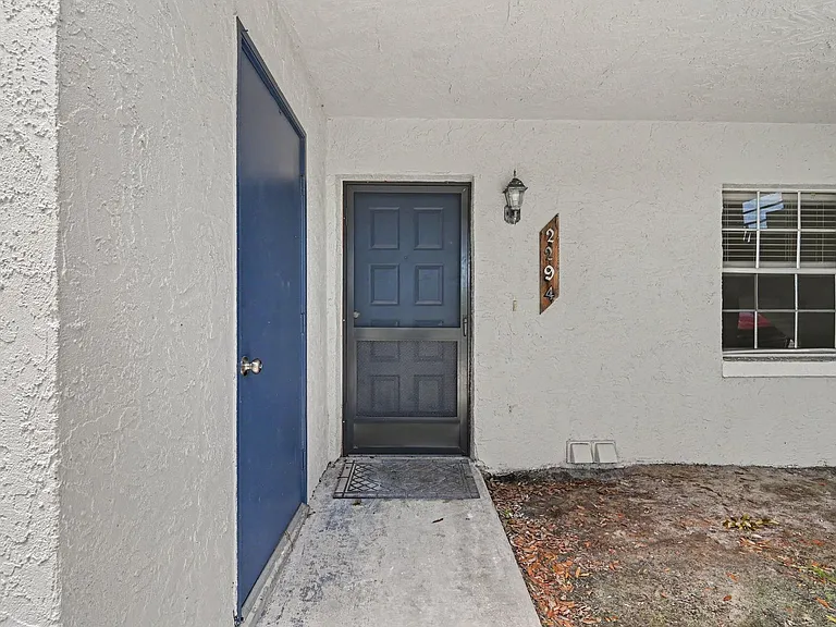 2290-2296 Fox Hollow Dr — Photo 2