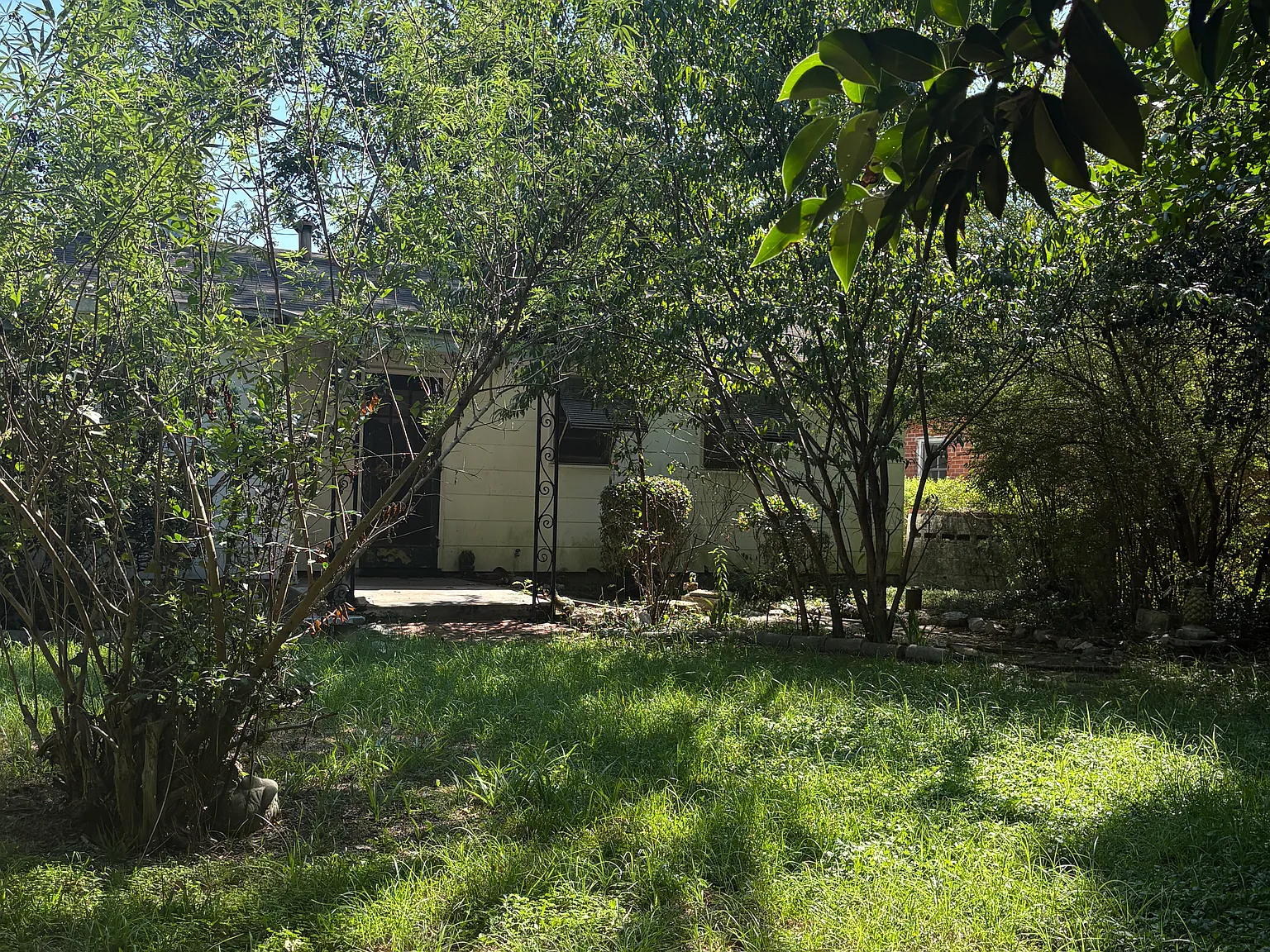 227 E Vandiver Blvd — Photo 3