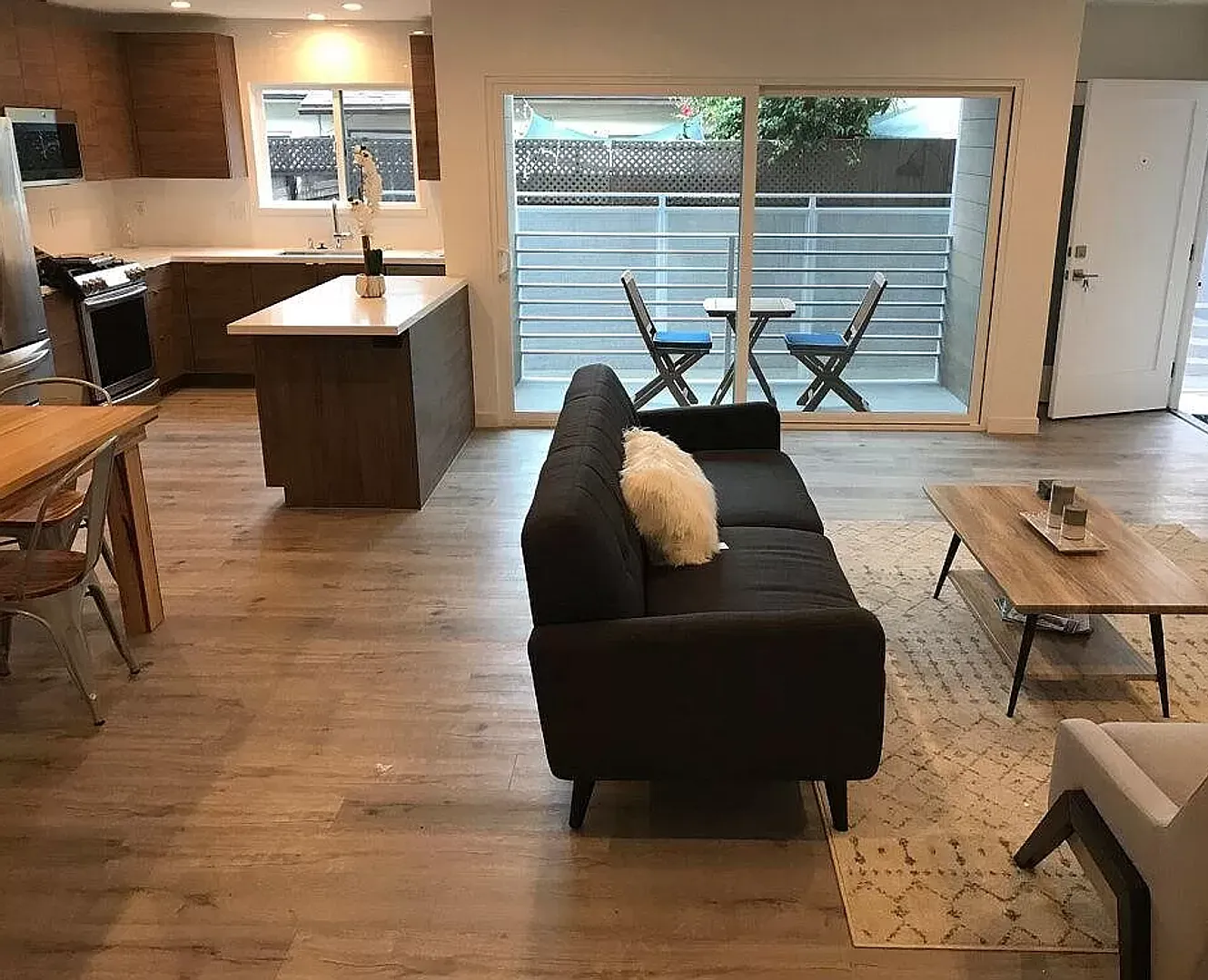 Luxury 2 Bedroom 2 Bath Available now! — Photo 3