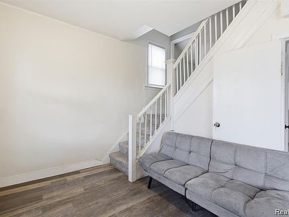 3rd image of 5729 Maxwell St
