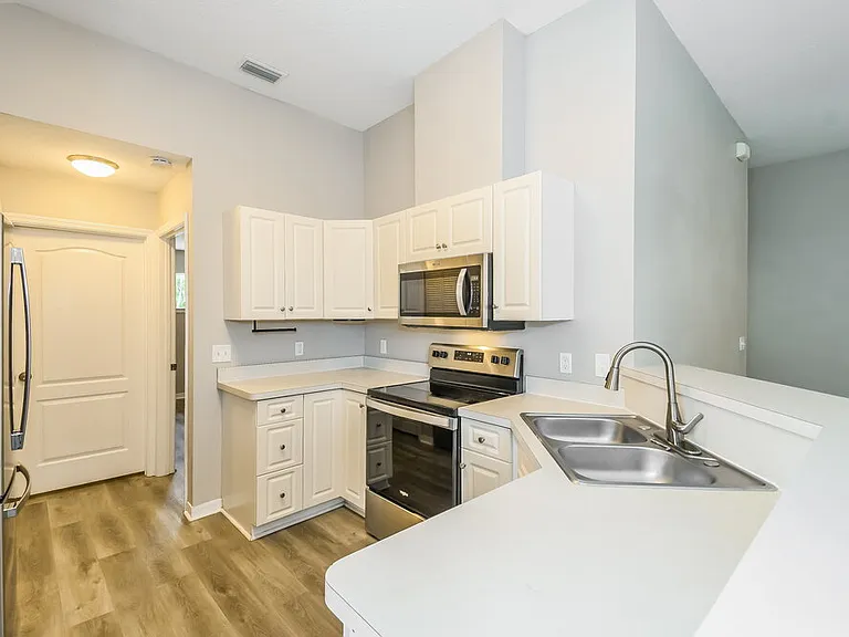 213 Park Ave — Photo 13