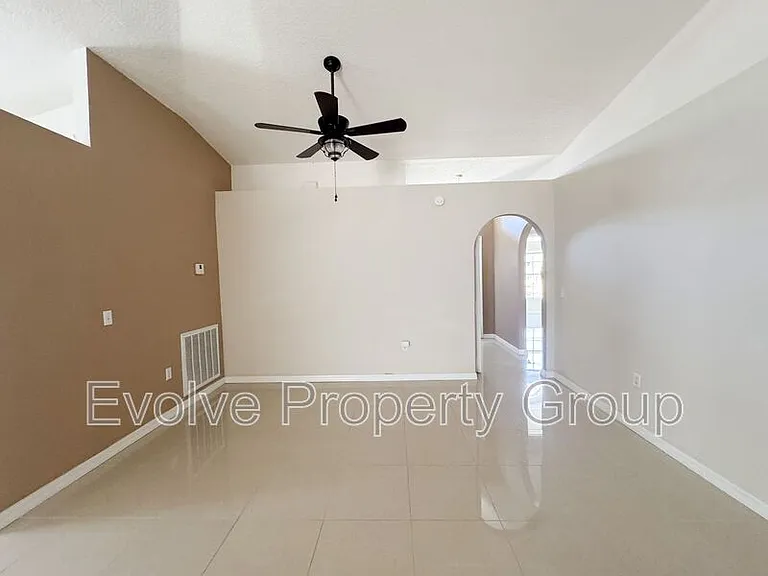 21 Llanes Pl — Photo 24