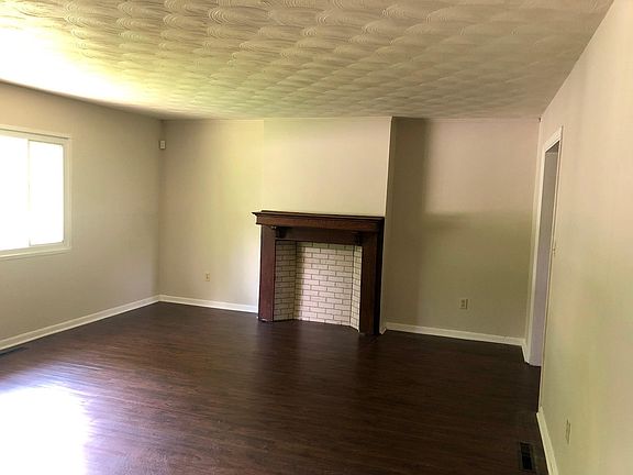 3rd image of 2173 Brentnell Ave