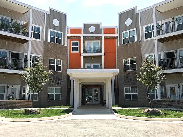 802 Center Apartments — Photo 1