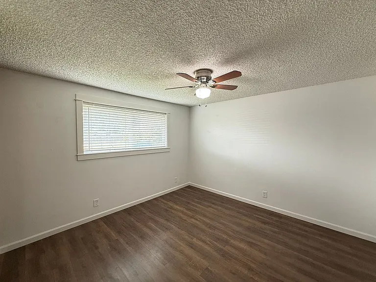 595 Mar Loop — Photo 17