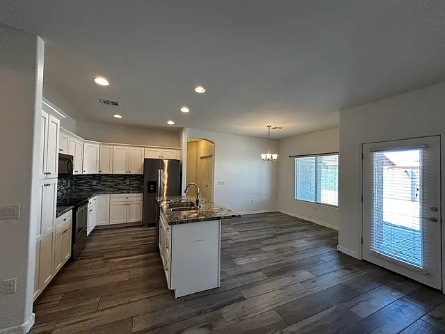 1298 E Avenida Fresca — Photo 16
