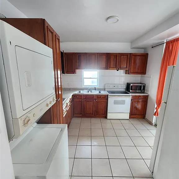 7 Earle #302 — Photo 4