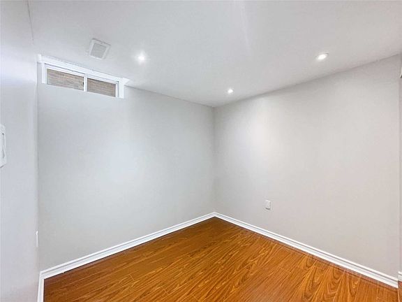 2nd image of 796 Bennett Cres