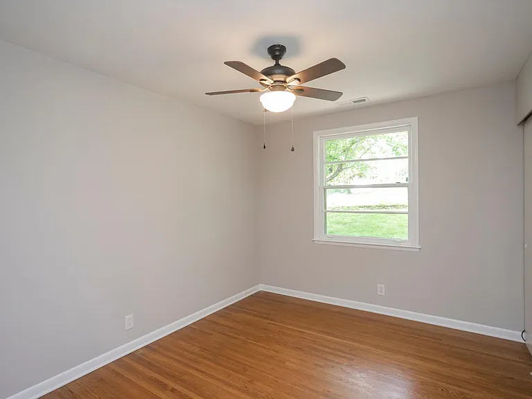 4933 Millerwood Dr — Photo 13