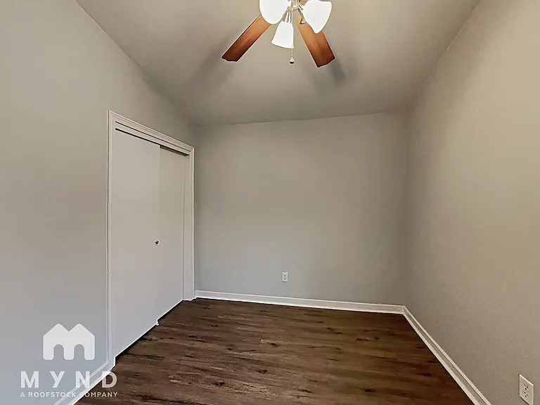 525 Karen St — Photo 7