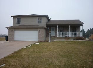 304 Whispering Oaks Dr, Germantown Hills, IL