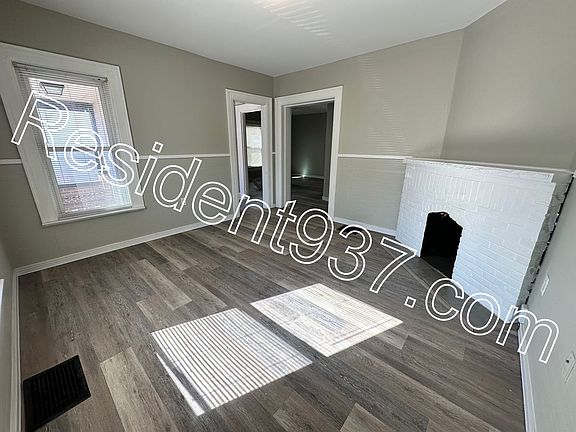 3rd image of 23 Erie Ave