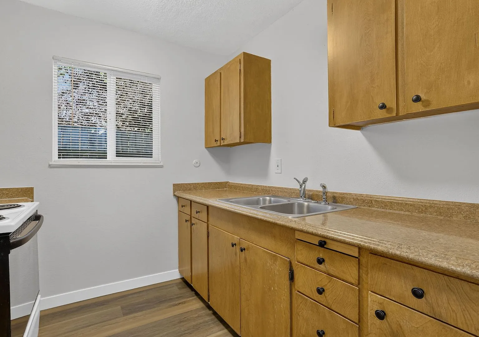 2521 NW Savier — Photo 3