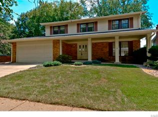 842 Village Meadow Dr, Ballwin, MO
