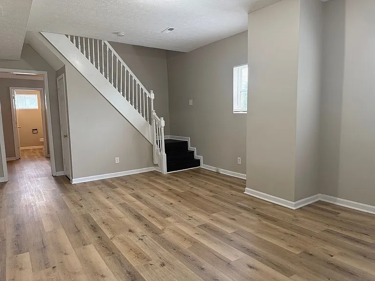 2018 Boyd Ave — Photo 7