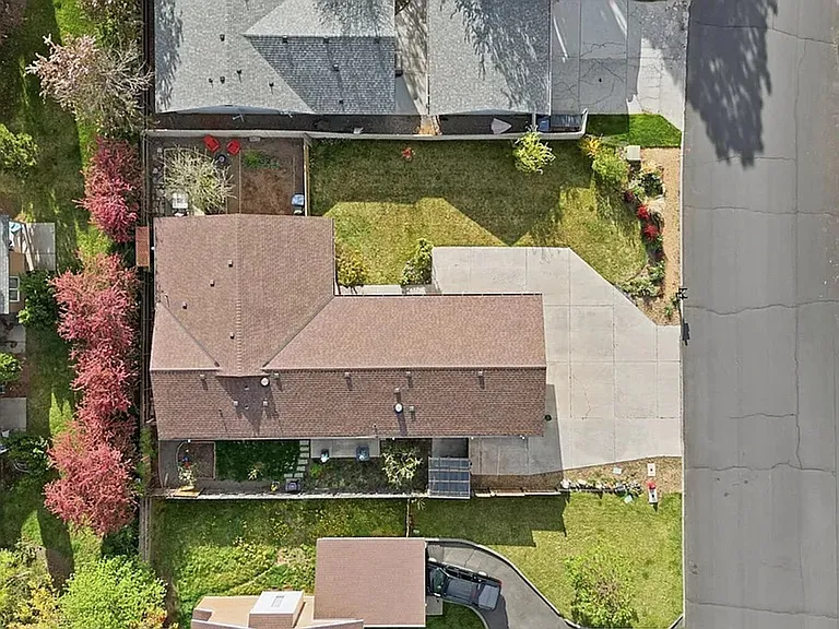 149- 1735, 1737 NE Wichita Way — Photo 32