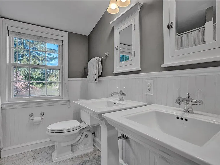 2nd floor bath, carrera marble