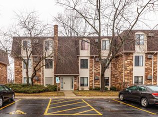239 W Court Of Shorewood APT 1A, Vernon Hills, IL 60061