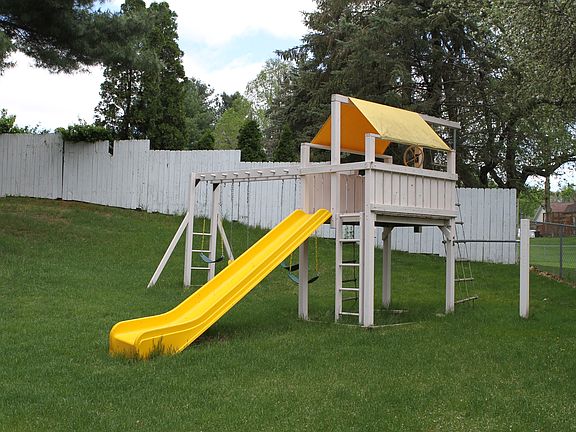 3rd image of 7636 Apple Hill Ct SE