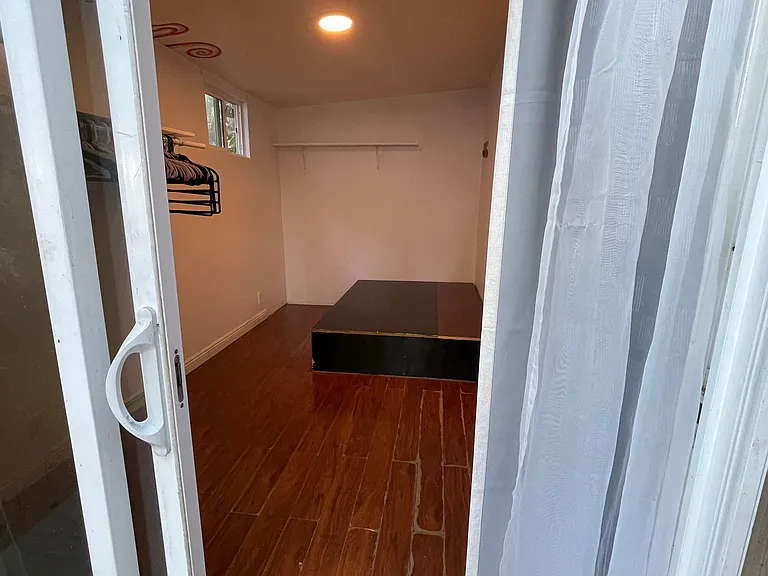 234 E 47th St #23 — Photo 5