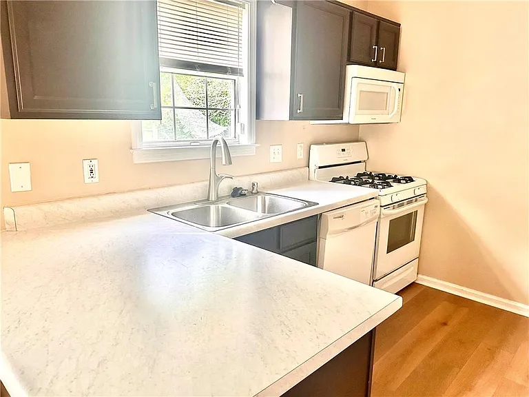 2802 Pine Valley Way NW — Photo 4