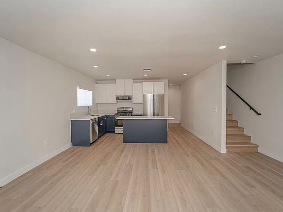 2nd image of 204 E 29th St