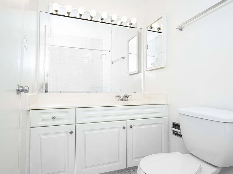 Spacious bathrooms ideal for relaxation