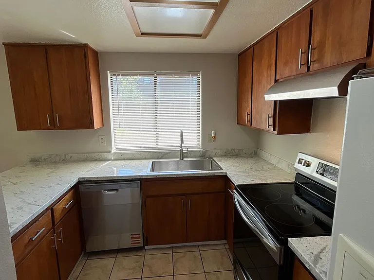 420 Ravenwood Way — Photo 4