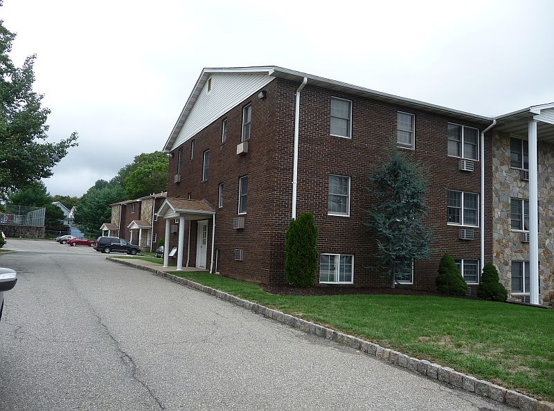 2nd image of 37 E Main St APT 12