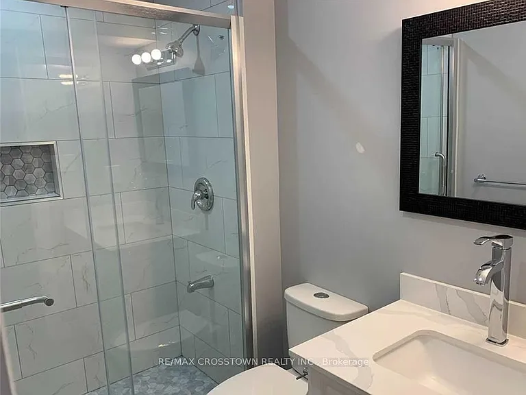 155 Chelsea Cres #2 — Photo 8