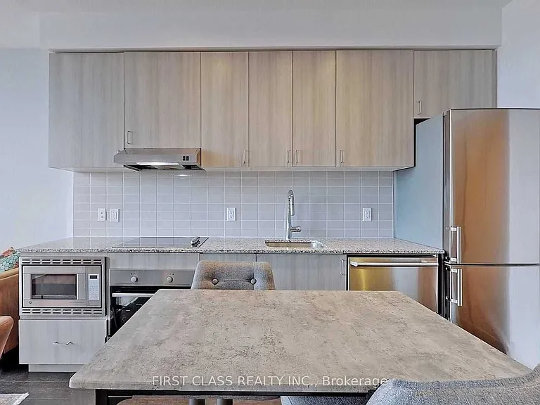 7 Kenaston Gdns #214 — Photo 4
