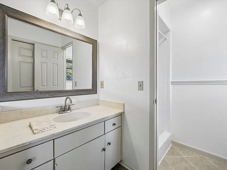 10010 Faylin Dr — Photo 16