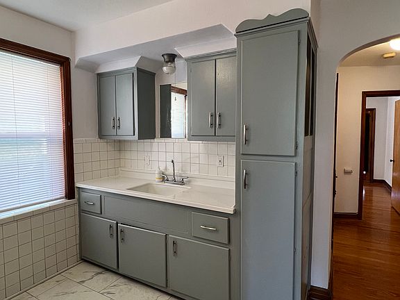 4th image of 5427 Rhodes Ave Floor 2