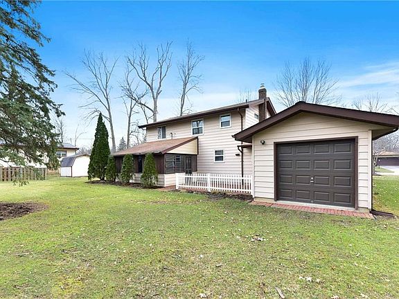 5th image of 26799 Locust Dr