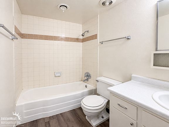 5th image of 910 E Marlette Ave #20