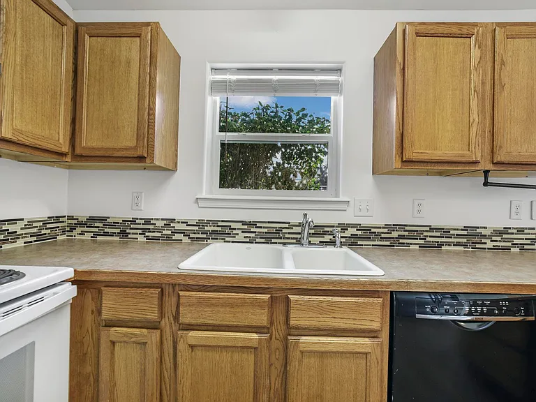 1258 Fiesta Way — Photo 10