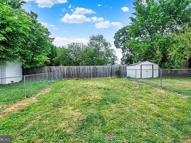 323 Fairview Ave — Photo 20