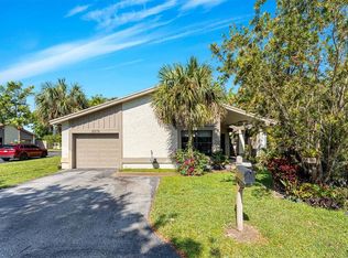8979 Old Pine Way, Boca Raton, FL 33433