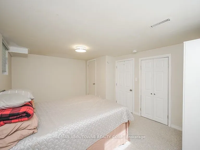 2444 Woburn Cres — Photo 14