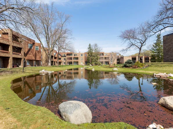 2230 Midland Grove Rd APT 201, Roseville, MN 55113