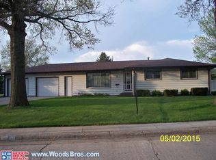 1 Eastridge Dr N, York, NE 68467
