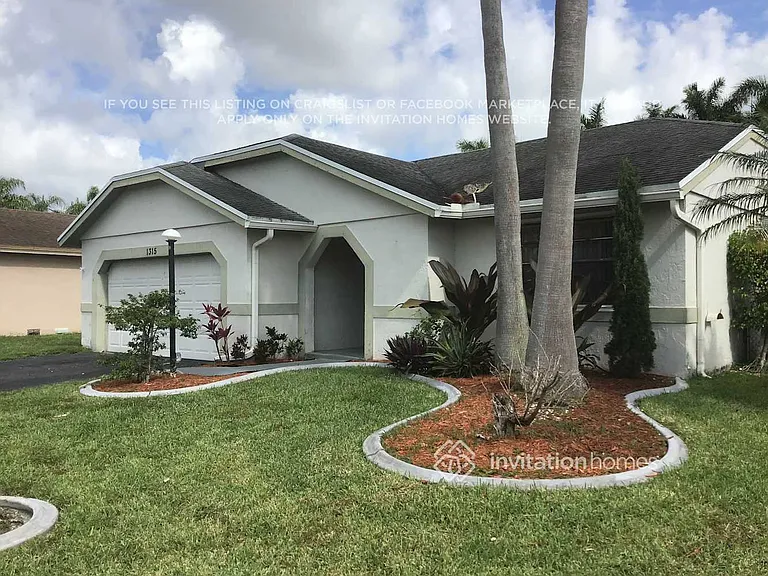 1315 SW 151st Way — Photo 2